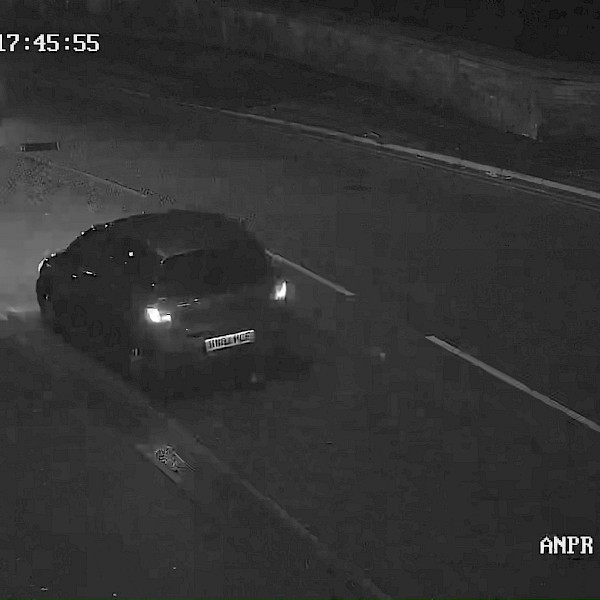 Captures the registration of every vehicle entering the area with Robowatch.